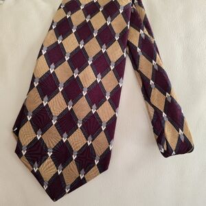 Bill Blass Burgundy and Tan Silk Necktie Tie